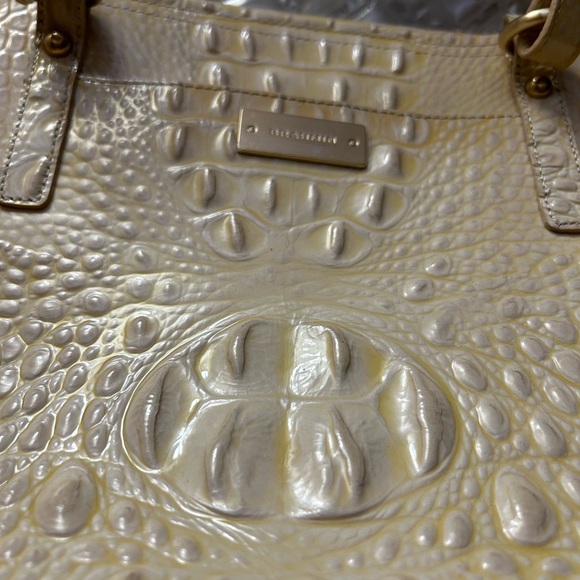 Brahmin Cream Color Embossed Leather Tote Bag Excellent Condition - Picture 4 of 16